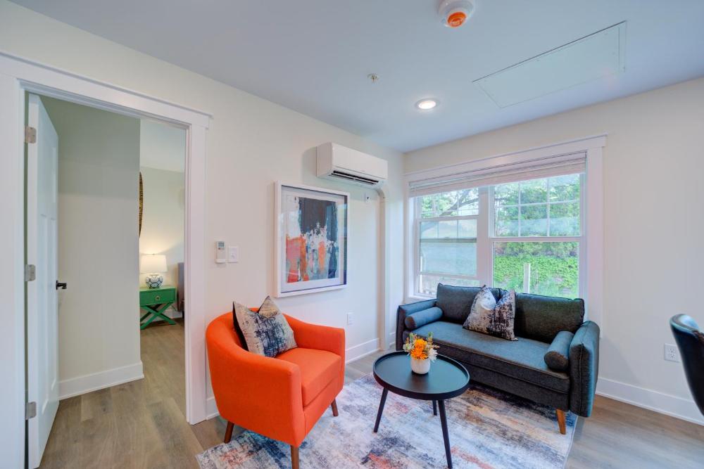 Deluxe Queen Suite interior